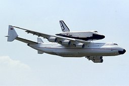 Ан-225 «Мрия» с челноком «Буран» в масштабе 1/200 Art Crown Model