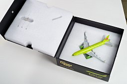 Модель самолета Airbus A320 S7 Airlines фирмы GeminiJets