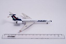 Модель самолета Ил-62 в масштабе 1:400