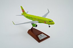 Готовая модель самолета Airbus A320 S7 Airlines из металла