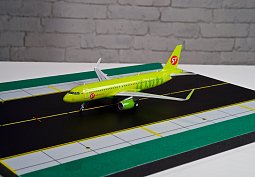 Готовая модель самолета Airbus A320 авиакомпании S7 Airlines из металла