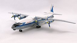Модель самолета Ан-10 в масштабе 1:200 