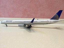   "Gemini Jets" 1/200  "United" Boeing 757-300