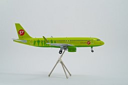 Готовая модель самолета Airbus A320 S7 Airlines в масштабе 1:200 из металла