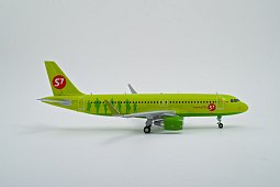 Модель самолета Airbus A320 S7 Airlines в масштабе 1:200