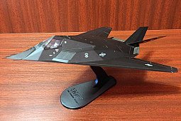 ФУТУРИСТИЧНОСТЬ ФОРМ И ГРАНЕЙ: HOBBY MASTER F-117 A