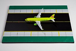Готовая модель самолета Airbus A320 S7 Airlines из металла