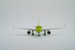 Масштабная модель самолета Airbus A320 авиакомпании S7 Airlines