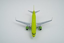 Масштабная модель самолета Airbus A320 авиакомпании S7 Airlines