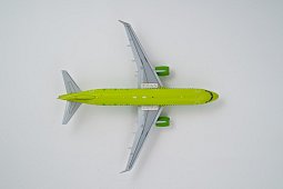 Масштабная модель самолета Airbus A320 авиакомпании S7 Airlines
