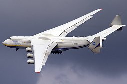 Металлическая модель самолета Ан-225 Мрия в масштабе 1:200 Gemini Jets